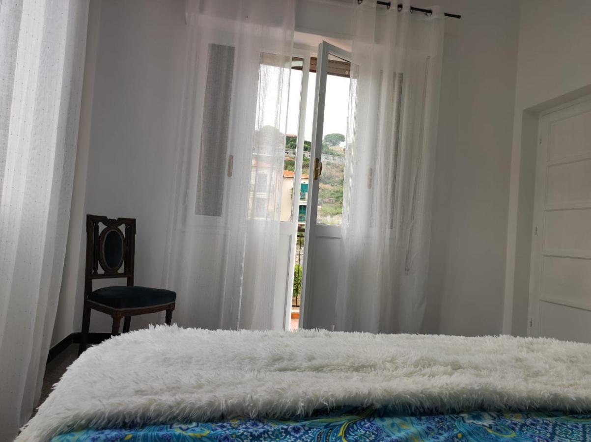 Appartamento Vicino Al Mare Con Parcheggio Riva Ligure Ngoại thất bức ảnh