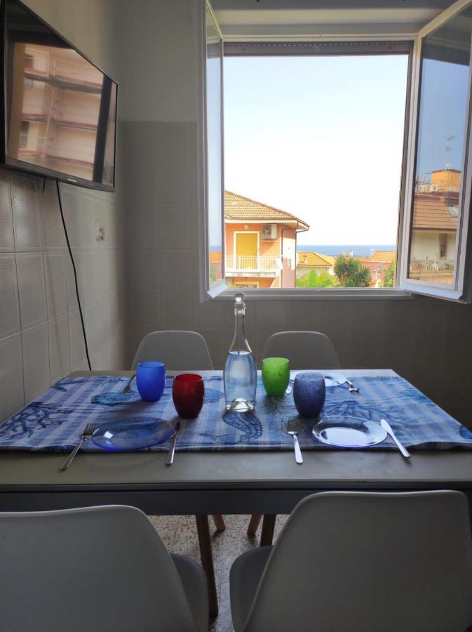 Appartamento Vicino Al Mare Con Parcheggio Riva Ligure Ngoại thất bức ảnh
