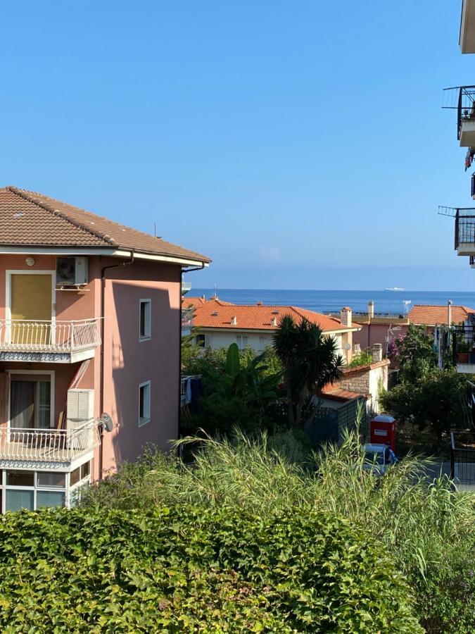 Appartamento Vicino Al Mare Con Parcheggio Riva Ligure Ngoại thất bức ảnh
