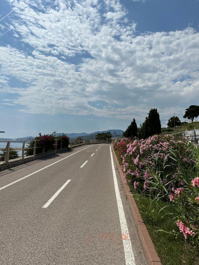 Appartamento Vicino Al Mare Con Parcheggio Riva Ligure Ngoại thất bức ảnh